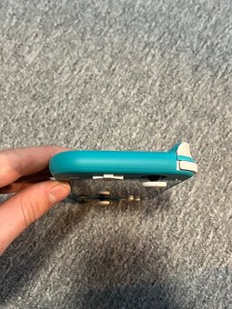 Prodám Nintendo Switch Lite (modra) + pouzdro + hry - 4