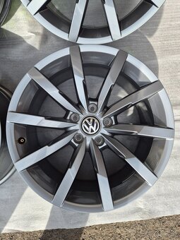 5x112 r18 Vw Passat B8 R line -Monterey - 4