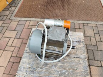 Motory - 4