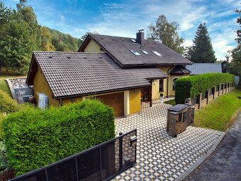 Prodej rodinného domu 280m2, vyhřívaný bazén, pozemek 1054m2 - 4
