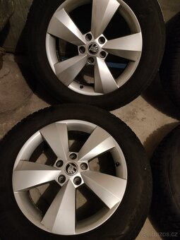 zimná 4ks alu disky orig. Škoda 5x112 R17 pneu 215/65 17 - 4