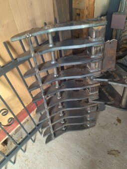příslušenství k bagrům,trny,prosívací lžíce,hrábě - 4