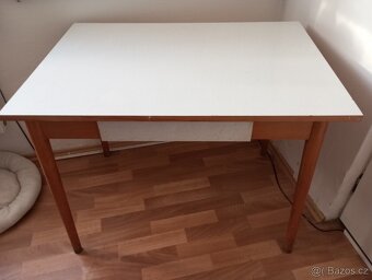 Starý jídelní stůl. - 4