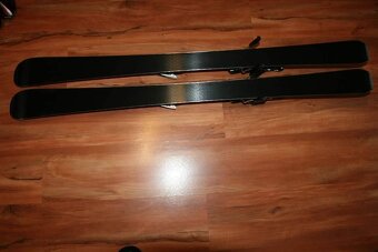 lyže dynamic 130 cm , lyžáky - 4