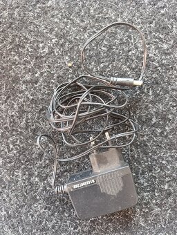 Ovladač, set top box a nabíječka - 4