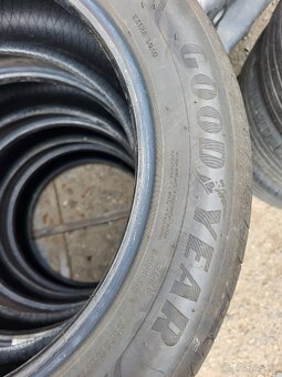 215  55 17"  GoodYear EfficientGrip - 4
