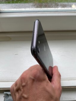 iPhone 8 64GB, černý - 4
