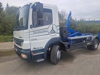 Mercedes Atego 1218 hákový nosič kontejnerů - 4