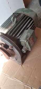 Prodám třífázový přírubový elektromotor. - 4