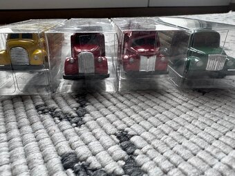 Kolekce 4x auto retro - 4