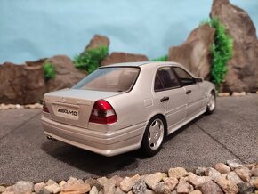 prodám model 1:18 mercedes benz C36 AMG - 4