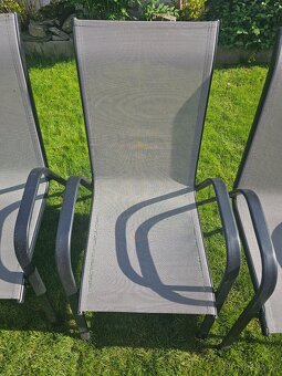 čtyři stohovatelné židle - 4