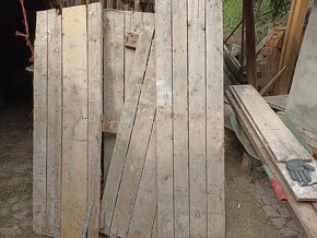 Dřevo ze stavby, desky latě aj. 4 vozíky - 4