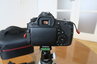 Canon EOS 60D + Canon EF-S 18-135mm - 4