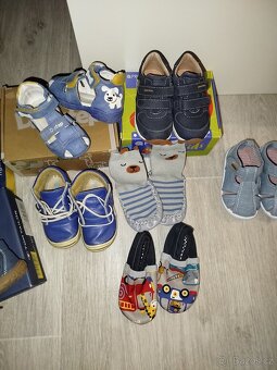 Botičky po synovi 19-22 + capáčky - 4