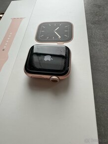 Hodinky Apple Watch 5, 40 mm, rose Gold. - 4