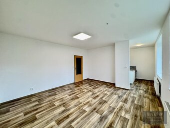 Prodej bytu 1+1, 1+kk 41 m  Milovice, Topolová, po rekonstru - 4