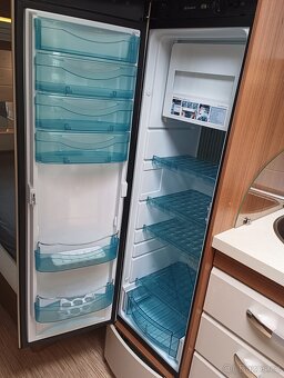 Karavan Hobby 495 UL Premium. Max. výbava - 4