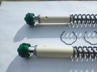Kawasaki H2 SX - vnitřky předních vidlic - 4