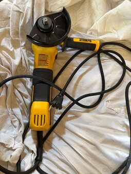Bruska Dewalt 125mm dwe4357 - 4