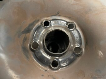 Plechové disky 5x105 6,5Jx15 + zimní pneu 205/55 R16 - 4