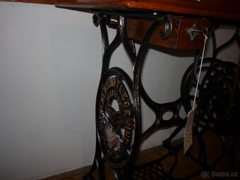 Starožitný lodičkový šicí stroj - KLENOTY S VŮNÍ OLEJE - 4