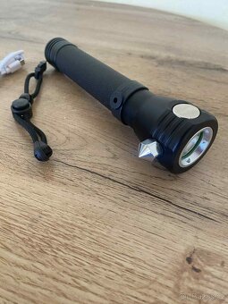 Multifunkční taktická solární svítilna 9v1, zn. Giosolar - 4