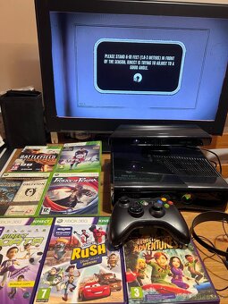 Xbox 360 Slim 250 GB + příslušenství Kinect a hry - 4