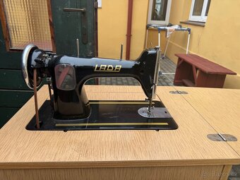 Šicí stroj Lada - 4