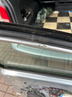 Levé přední dveře Superb 2 - 4