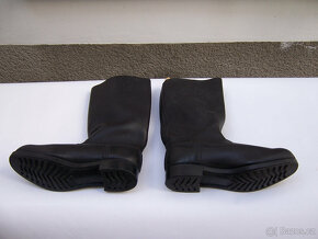 černé vysoké kožené boty č.8 (výška bot 35 cm) - 4
