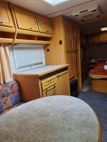 Prodám karavan LMC 560k - 4