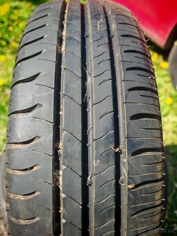 Punto, Yaris letní Michelin 175/65/15. - 4
