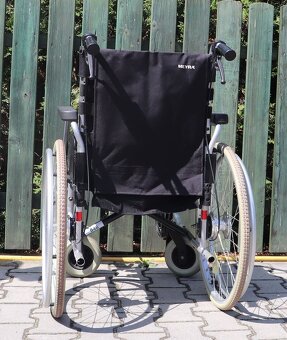 047-Mechanický invalidní vozík Meyra. - 4