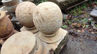 Kamenná koule s podstavcem, pískovcové ozdoby, 2 ks - 4