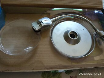 Prodám stolní lupu s LED osvětlením - 4