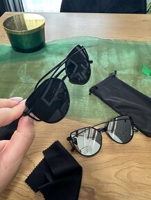 Dvoje sluneční brýle - 4