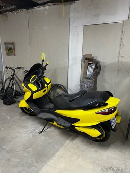 Suzuki Burgman 125 (UH125) - 4