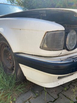 Bmw E32 přední světla + rámečky - 4