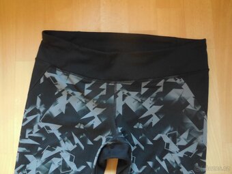 dámské Under Armour sport. černošedé legíny 3/4 délka elast. - 4