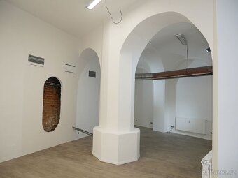 Pronájem restaurace 127m2 v centru města - 4
