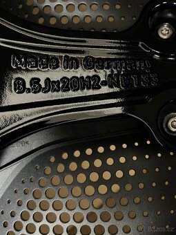 Novy disk na Mercedes EQS - 4