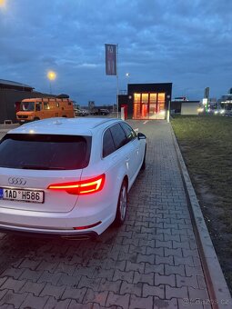 Auto Audi a4b9 - 4