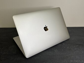 MacBook Pro 15'' 2018 / i7 / 16GB / 512GB SSD - DPH - 4