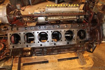 Tatra v12 biturbo motor - 4
