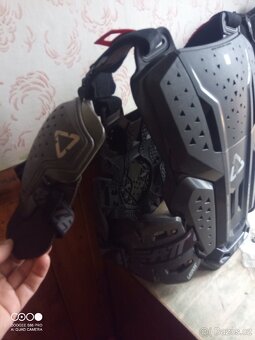 Leatt chest protektor - 4