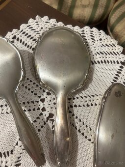 Elegantní vintage toaletní souprava – zrcadlo a kartáče - 4