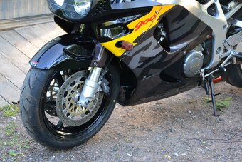 Honda CBR 900RR Fireblade SC33 - 4
