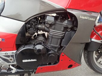 Kawasaki GPZ900r (TopGun) - 4