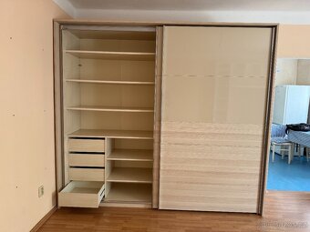 Šatní skříň - 4